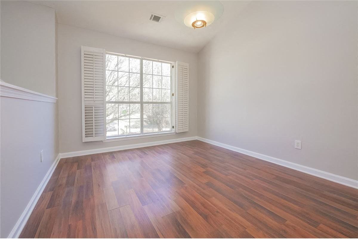 205 Ashton Ct - Photo 3 of 15