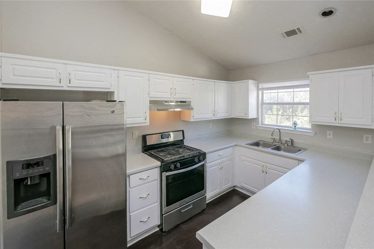 205 Ashton Ct - Photo 4 of 15