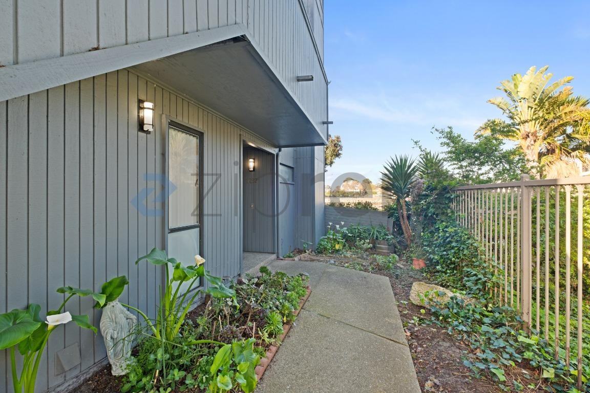 1387 Crown Dr - Photo 2 of 32