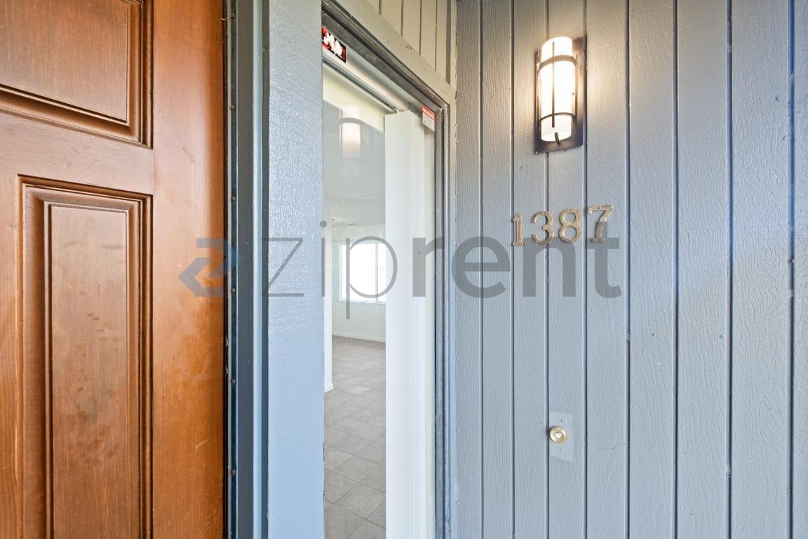 1387 Crown Dr - Photo 5 of 32