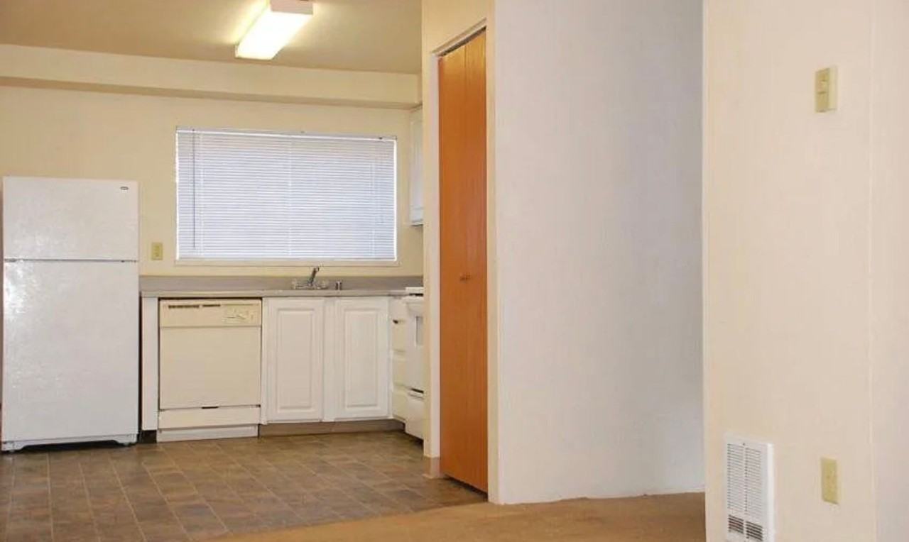 37th Street Apartments - Photo 3 of 12