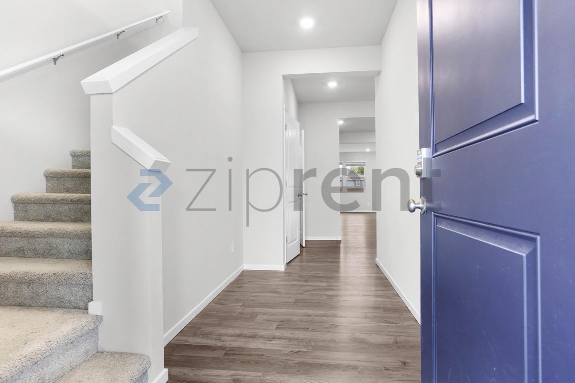 1421 Sw Pendleton Way - Photo 2 of 27