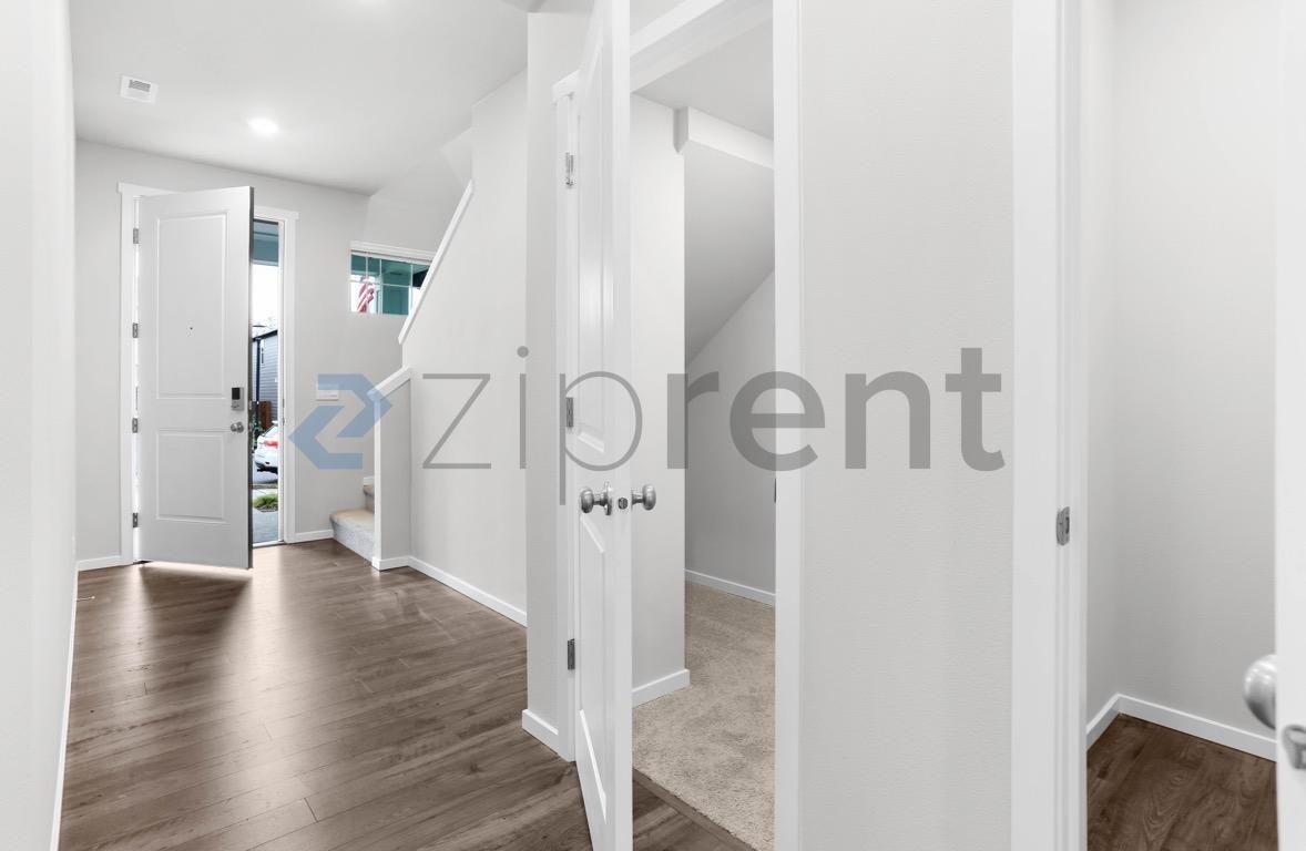 1421 Sw Pendleton Way - Photo 4 of 27