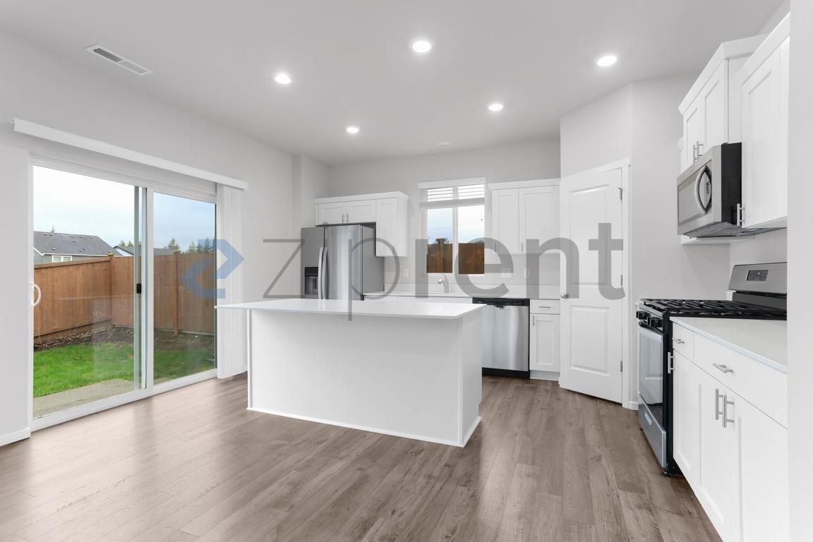 1421 Sw Pendleton Way - Photo 5 of 27