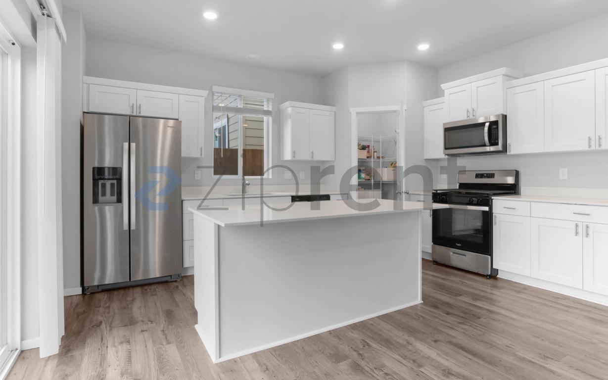 1421 Sw Pendleton Way - Photo 6 of 27