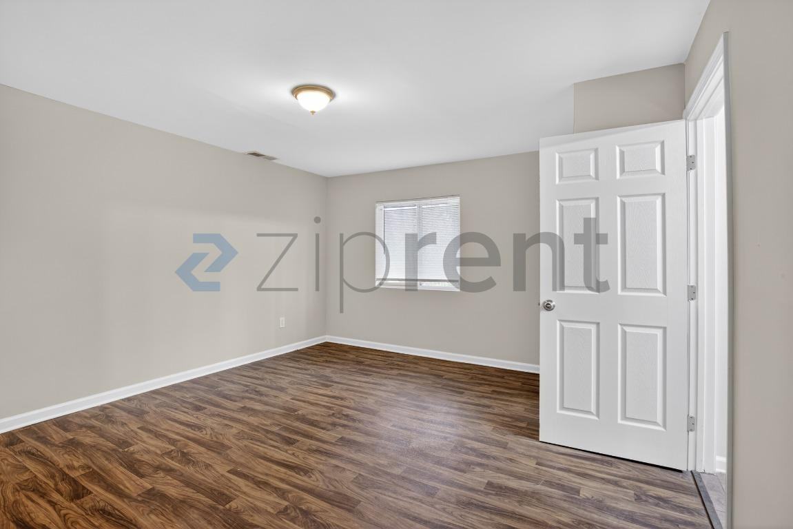 3575 Oakvale Rd #105 - Photo 4 of 33