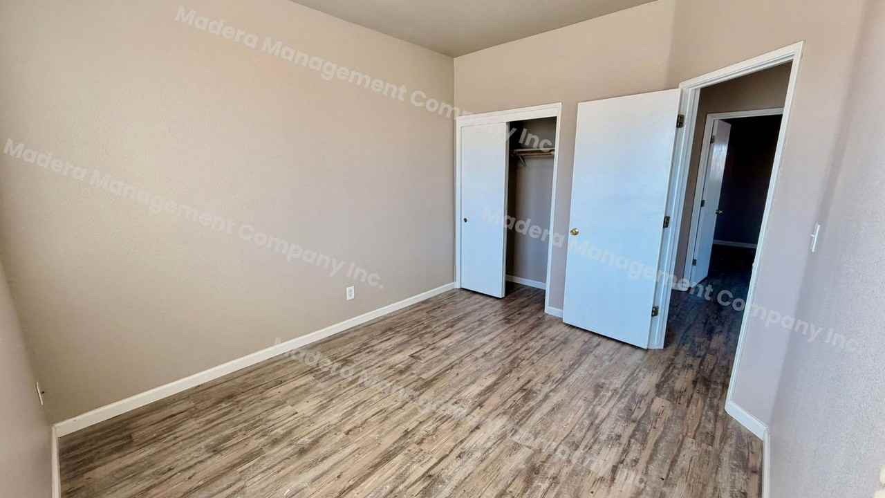 2118 Mcintyre St - Photo 4 of 12