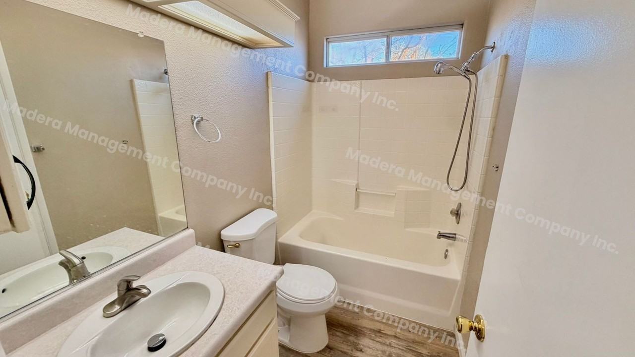 2118 Mcintyre St - Photo 7 of 12