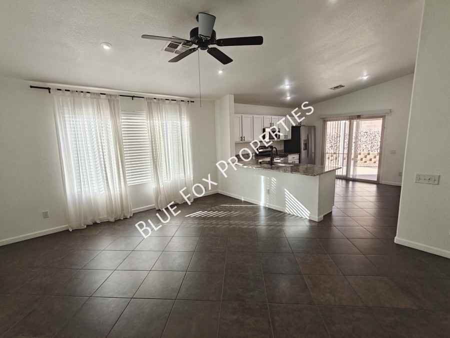 2289 W Enchantment Pl - Photo 4 of 27