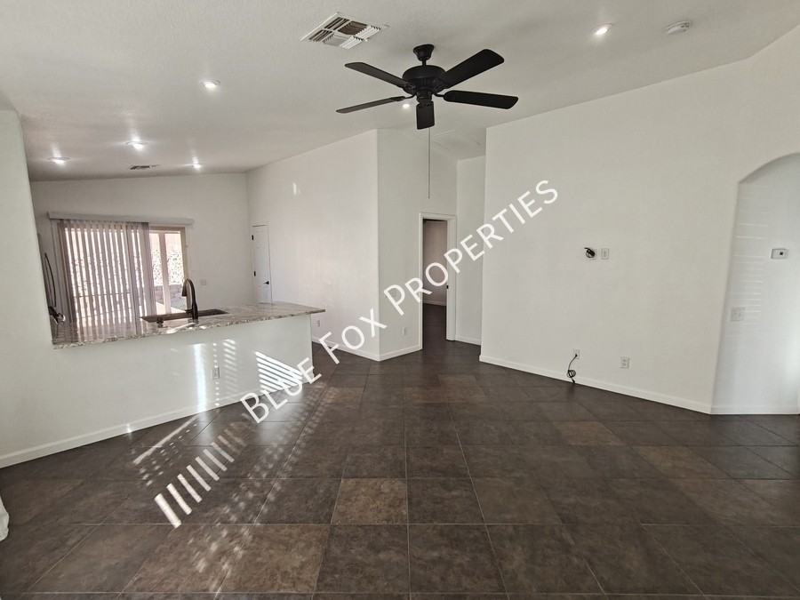 2289 W Enchantment Pl - Photo 5 of 27