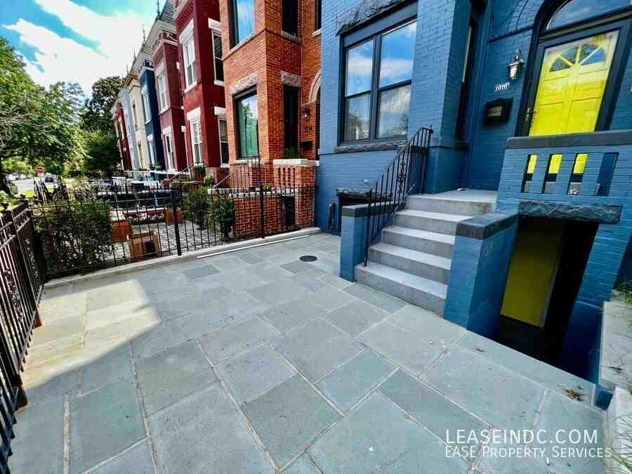 1016 11th St Ne #B - Photo 2 of 18