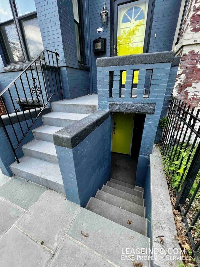 1016 11th St Ne #B - Photo 3 of 18