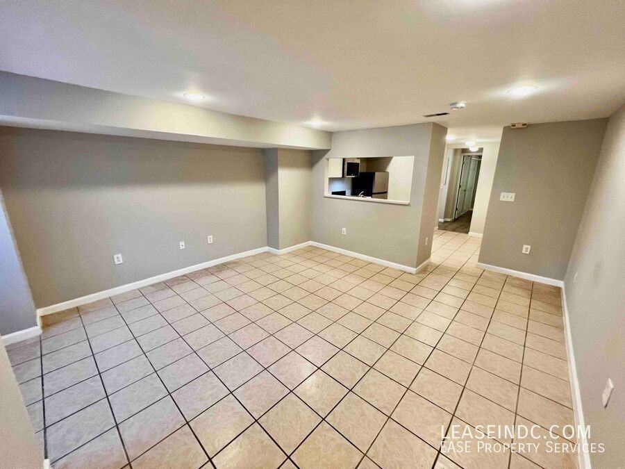 1016 11th St Ne #B - Photo 4 of 18