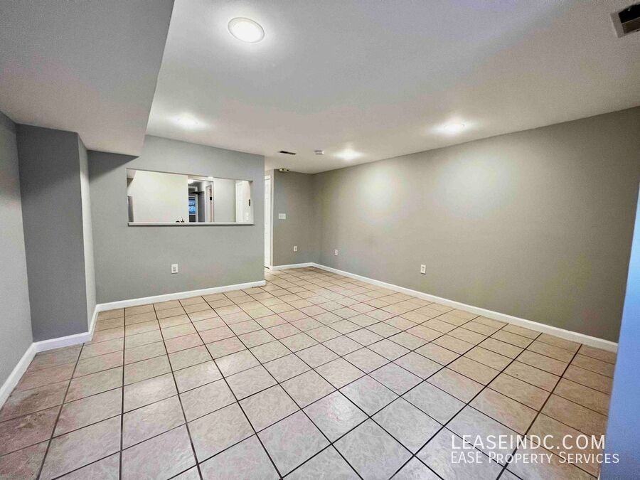 1016 11th St Ne #B - Photo 5 of 18