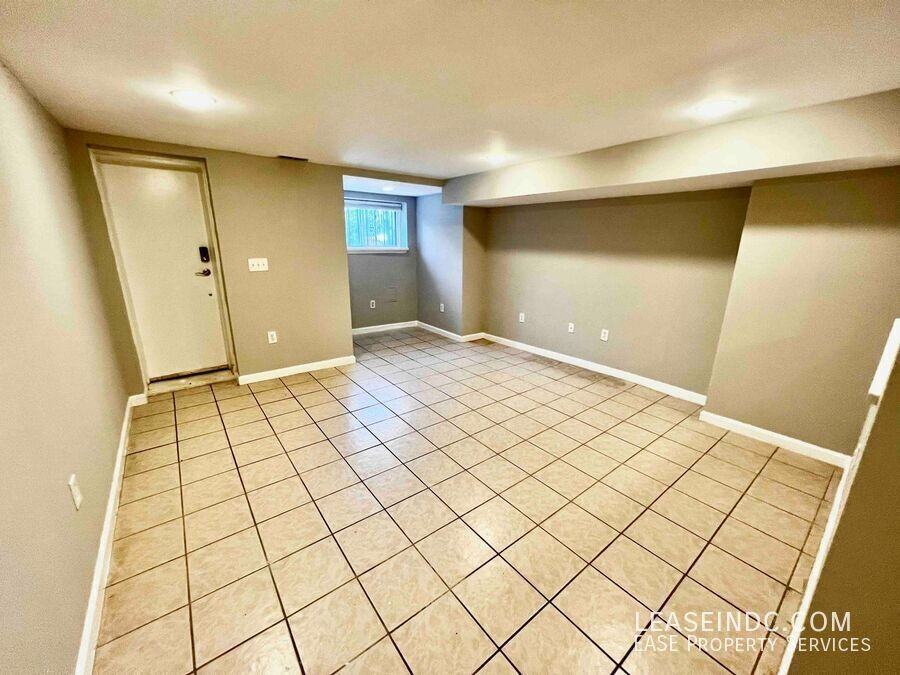 1016 11th St Ne #B - Photo 6 of 18