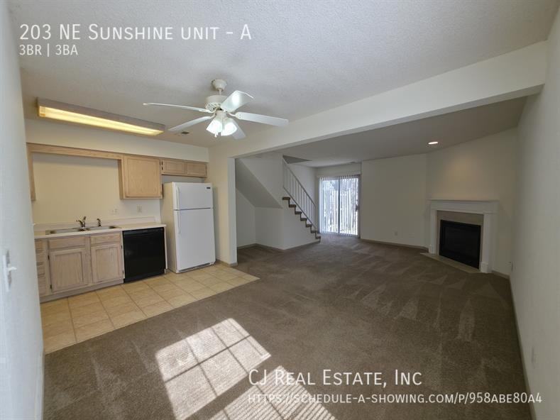 203 203 NE Sunshine unit #A - Photo 2 of 11