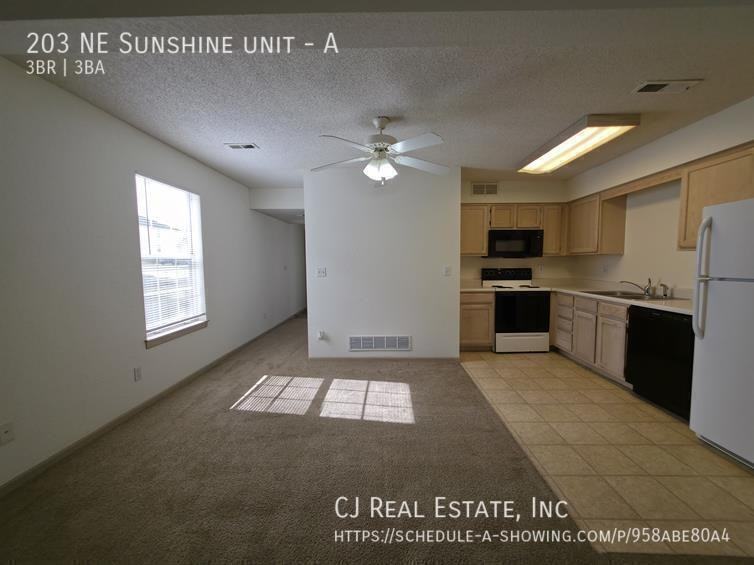 203 203 NE Sunshine unit #A - Photo 3 of 11