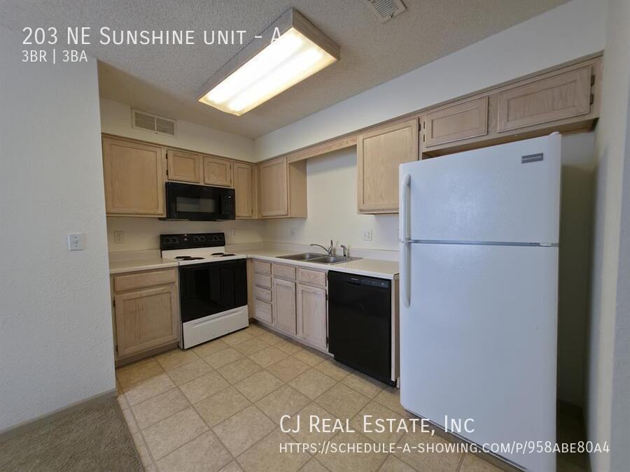 203 203 NE Sunshine unit #A - Photo 4 of 11