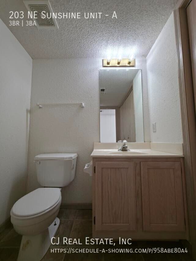 203 203 NE Sunshine unit #A - Photo 5 of 11