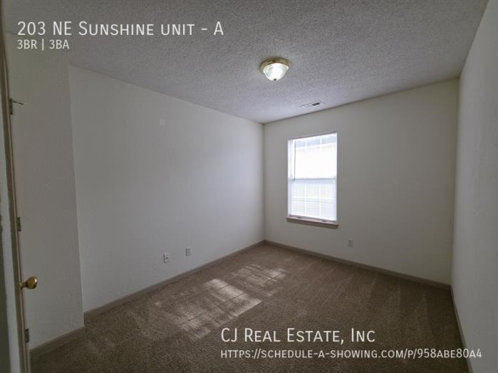 203 203 NE Sunshine unit #A - Photo 6 of 11
