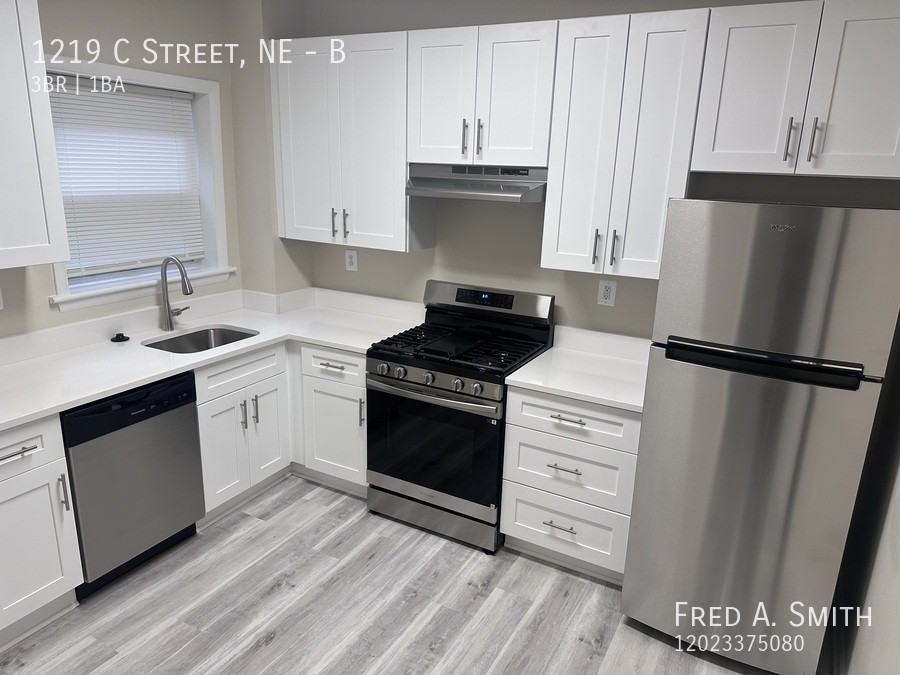 1219 C St Ne #B - Photo 3 of 16