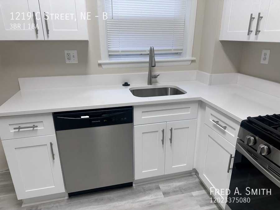 1219 C St Ne #B - Photo 4 of 16
