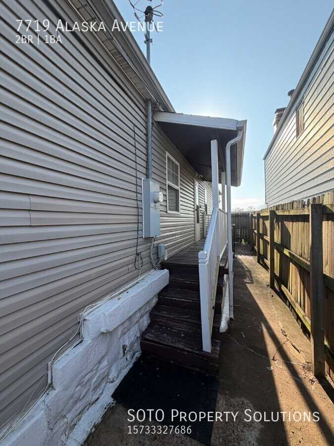 7719 Alaska Ave - Photo 3 of 15