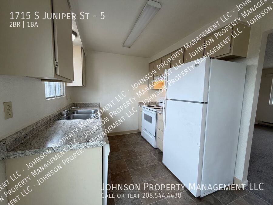 1715 S Juniper St #5 - Photo 4 of 12