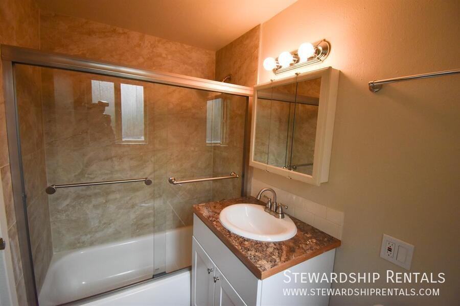 528 Tyler St #4 - Photo 5 of 6