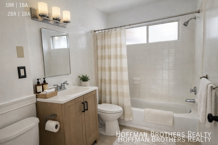 14843 Sylvan St #14843-5 - Photo 4 of 5