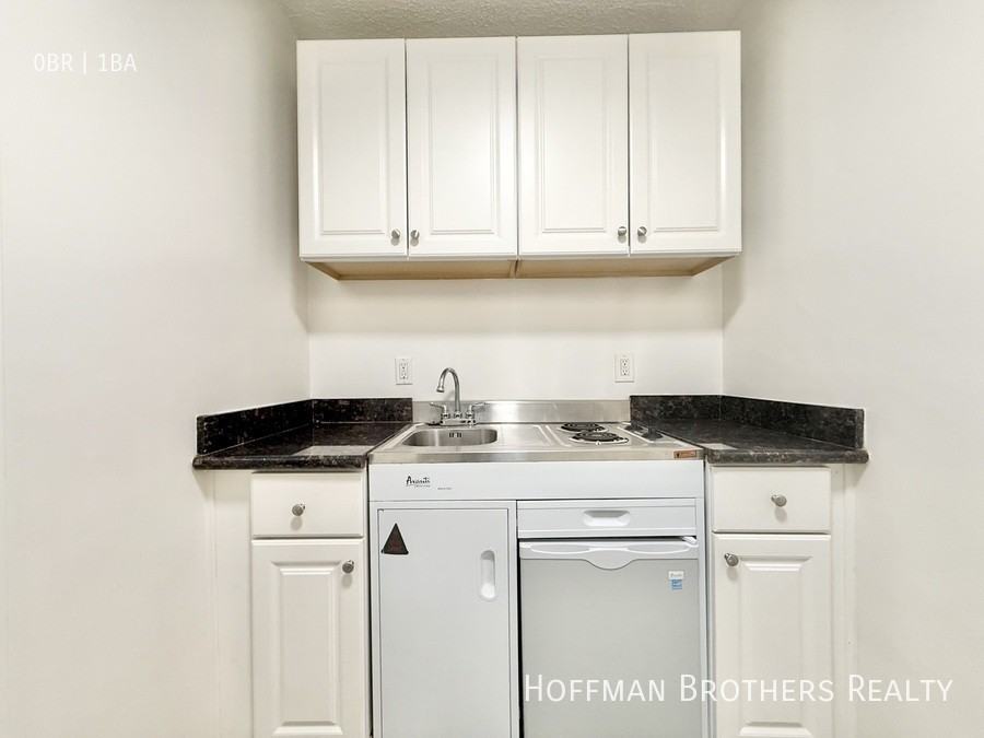 1217 Amherst Ave #2 - Photo 3 of 4