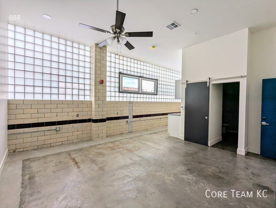 3130 Gillham Rd #220