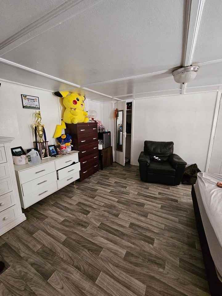 396 Liberty St - Photo 5 of 9