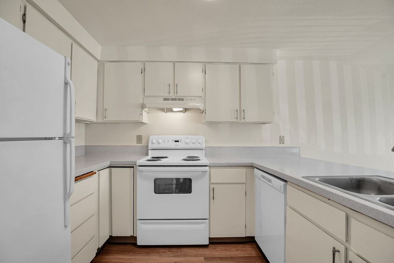 GARDEN COURT APTS. - Photo 2 of 17