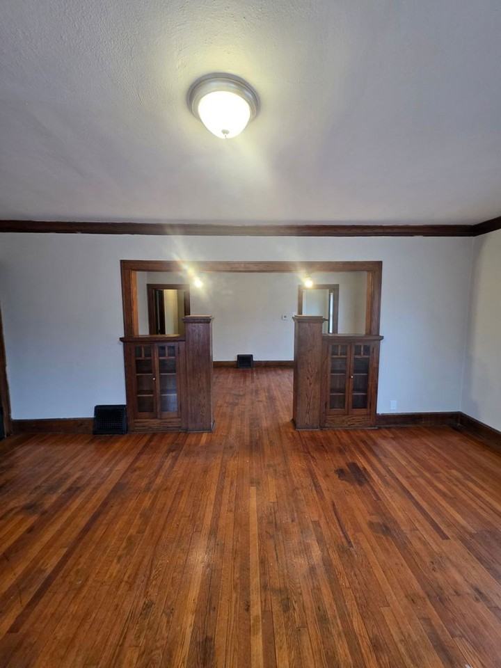 Huge 2-bedroom units - Photo 2 of 9