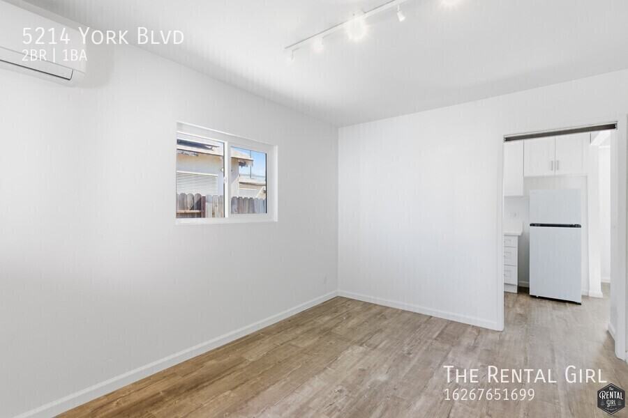 5214 York Blvd - Photo 2 of 21