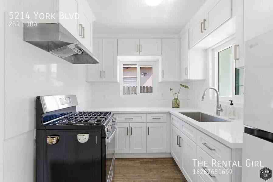 5214 York Blvd - Photo 7 of 21