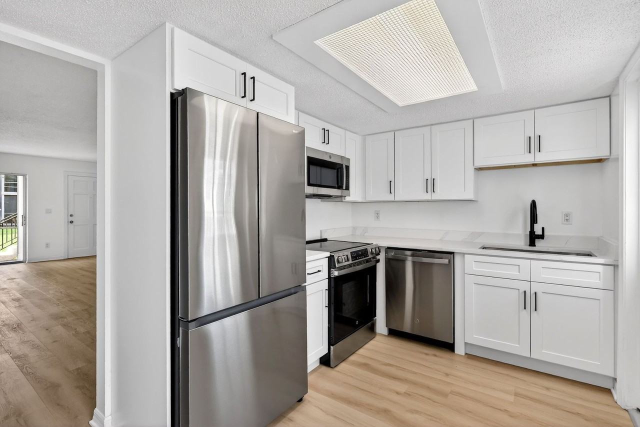 686 17th St - Photo 2 of 50