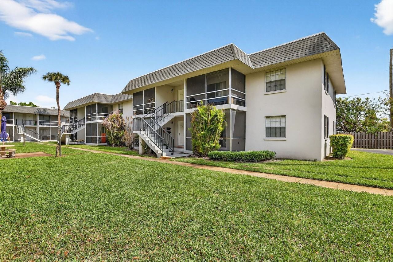 686 17th St - Photo 3 of 50