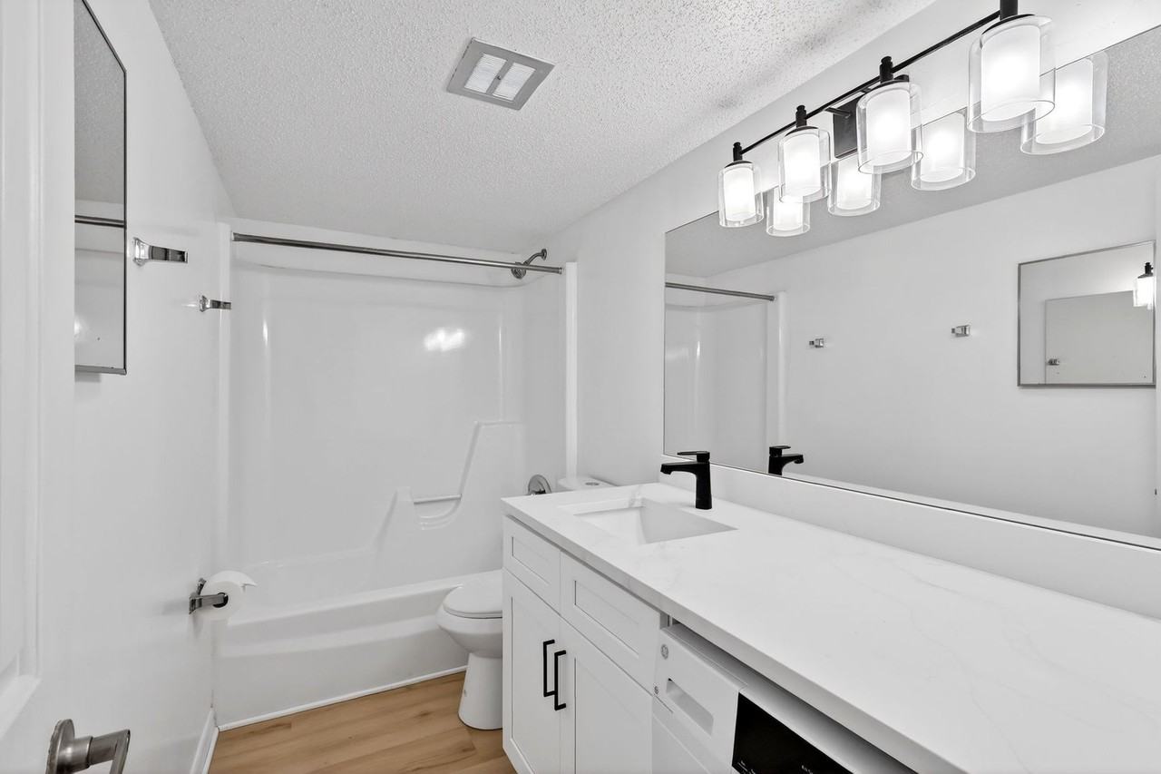 686 17th St - Photo 5 of 50