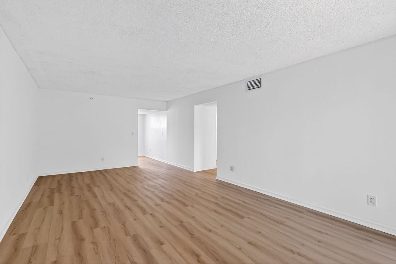 686 17th St - Photo 7 of 50