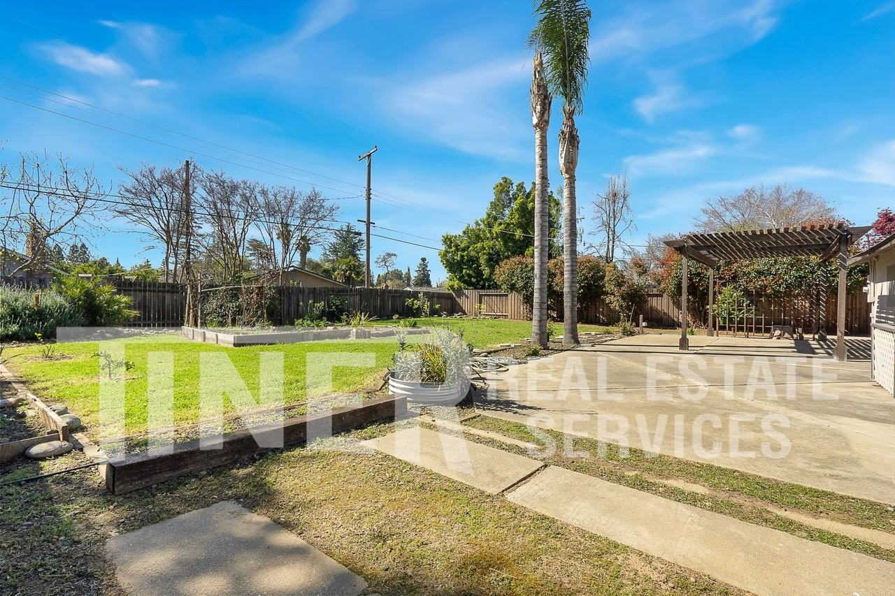 9024 Leatham Ave - Photo 4 of 27