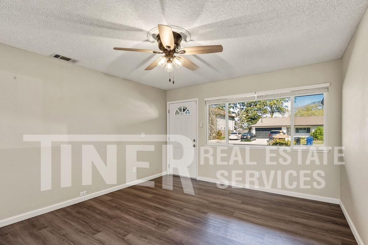 9024 Leatham Ave - Photo 7 of 27