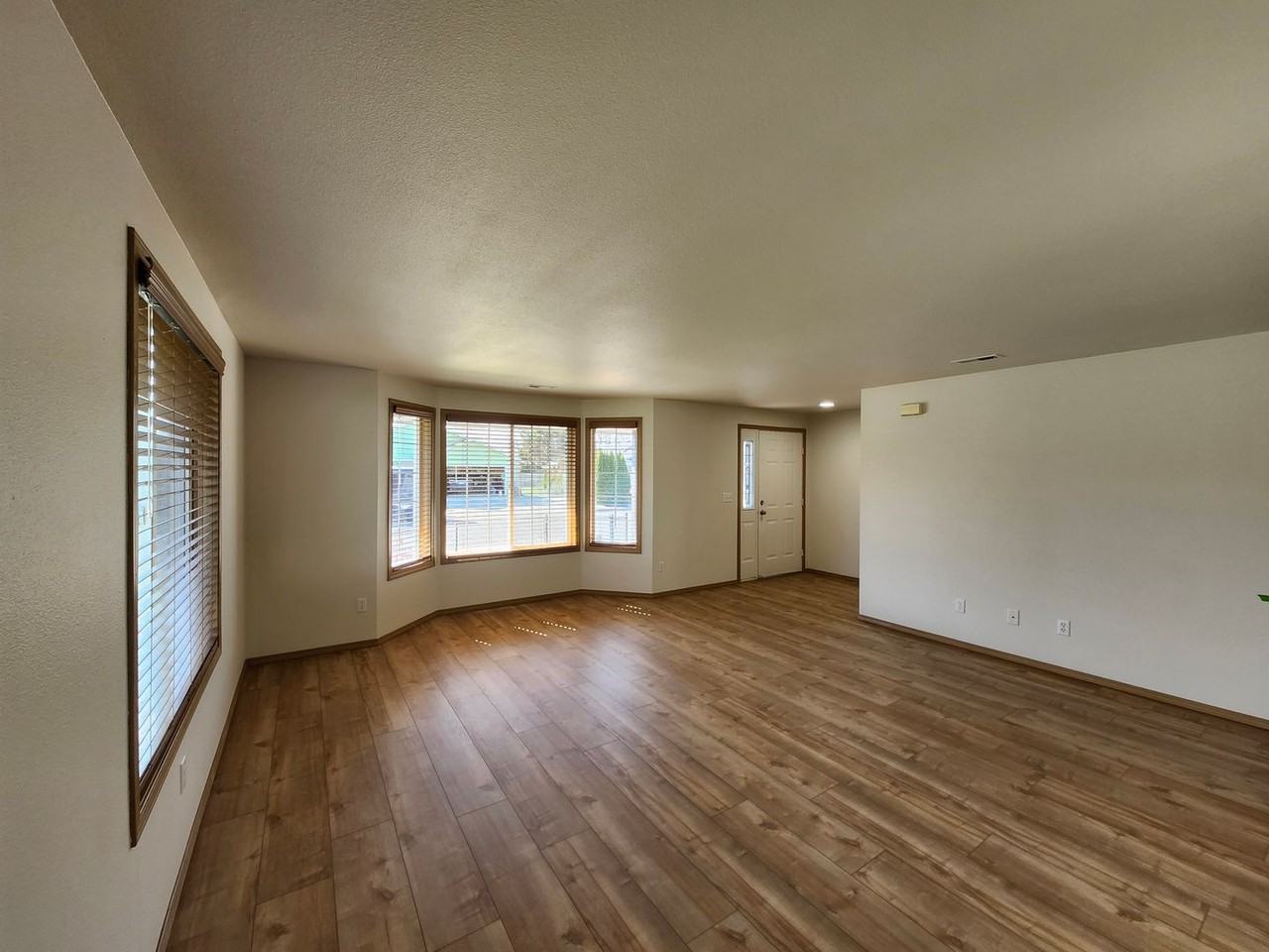 8303 Orcas Dr - Photo 3 of 21