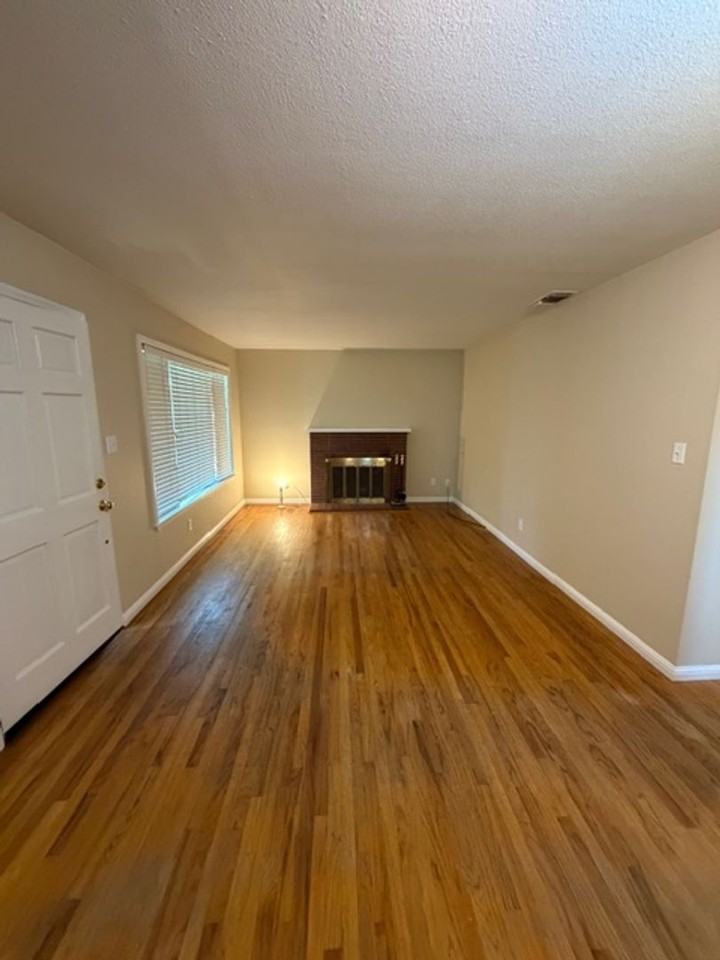 801 Barbara Way - Photo 4 of 12