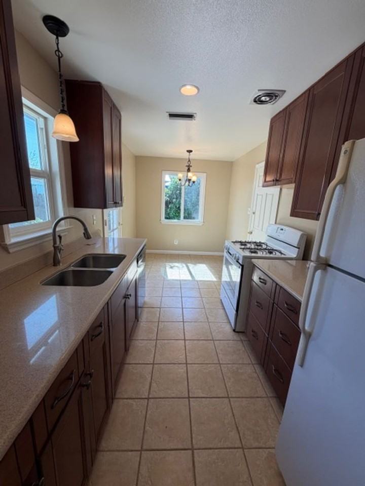 801 Barbara Way - Photo 5 of 12