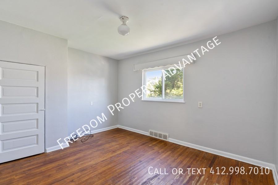 1737 Leolyn St - Photo 3 of 16