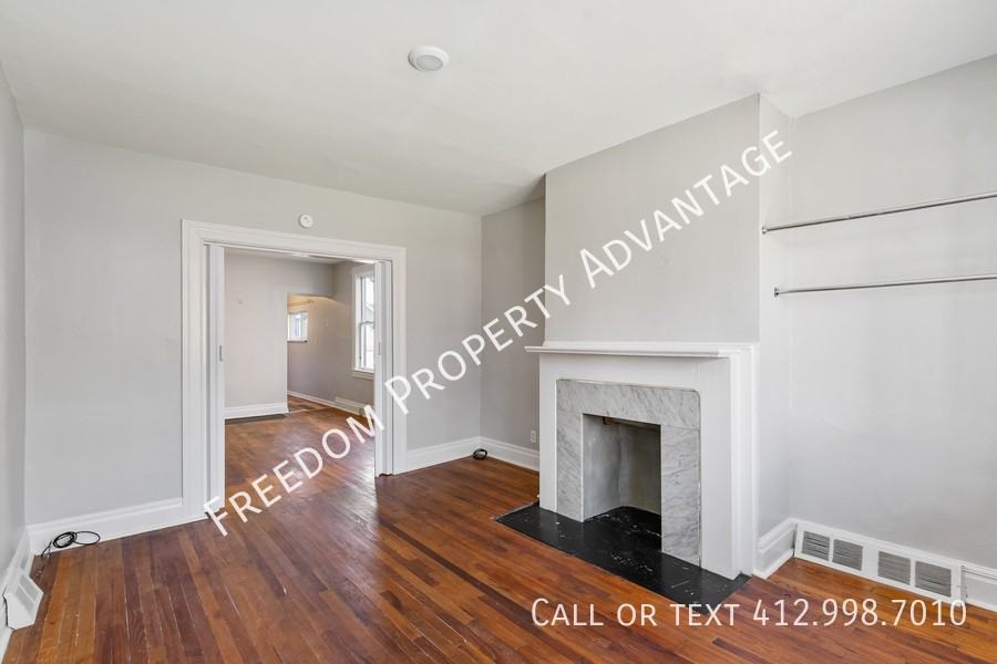 1737 Leolyn St - Photo 4 of 16