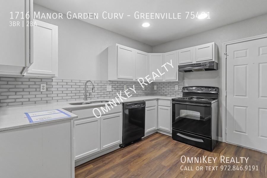 1716 Manor Garden Curv - Photo 2 of 21