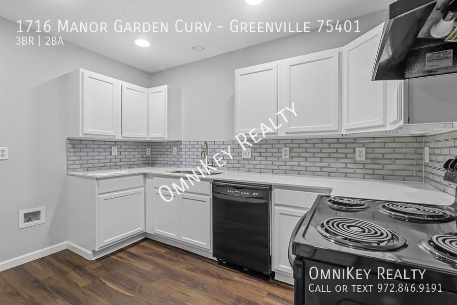 1716 Manor Garden Curv - Photo 3 of 21